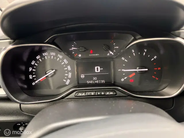 Citroën C3 1.2 PureTech S&S Business 2018 Benzine 17