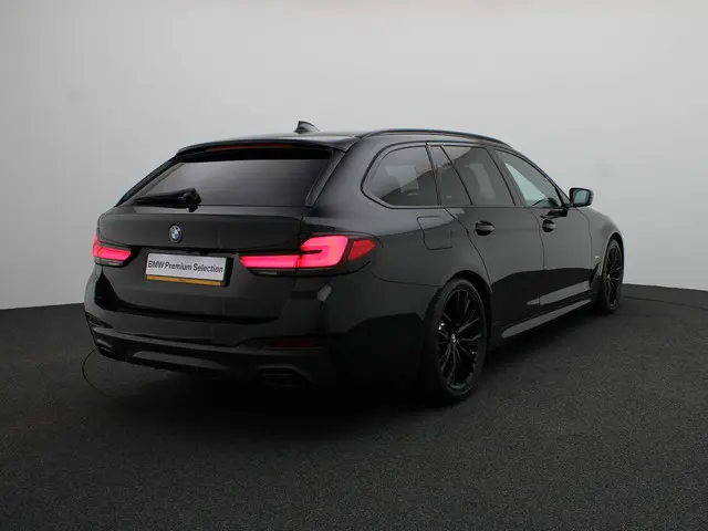 BMW 5 Serie Touring 530i 2020 Benzine 2
