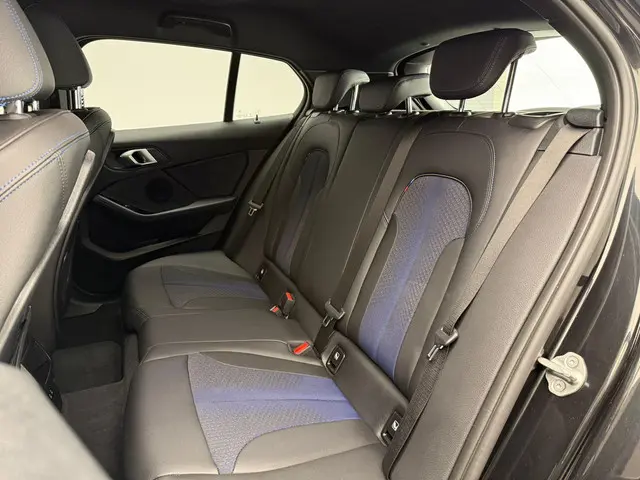 BMW 1 Serie 5-deurs 118i 2024 Benzine 8