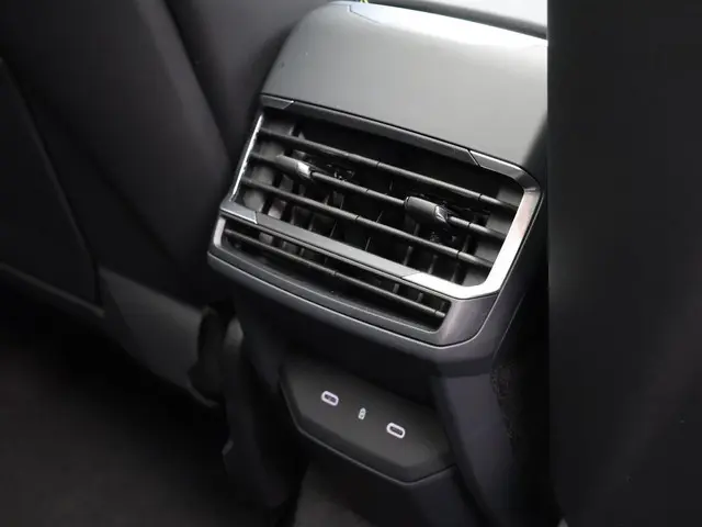 Lynk & Co 01 1.5 Core 2025 Hybride Benzine 21