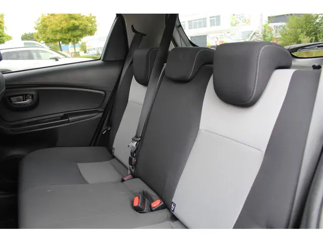 Toyota Yaris 1.5 Hybrid Dynamic 2020 Hybride Benzine 16