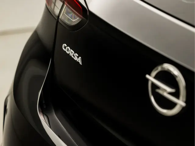 Opel Corsa 1.2 Sport 2023 Benzine 28