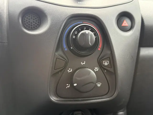Peugeot 108 1.0 e-VTi Junior 2016 Benzine 10
