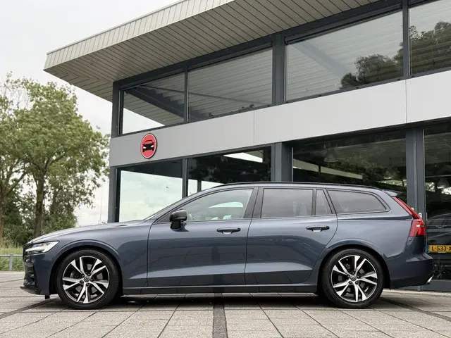 Volvo V60 2.0 B4 Aut. 197pk MHEV R-Design 2020 Benzine 3