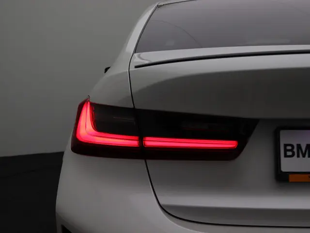 BMW 3 Serie Sedan 330e 2023 Hybride Benzine 9