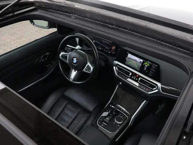 BMW 3 Serie Touring 330i High Executive 2021 Benzine 49