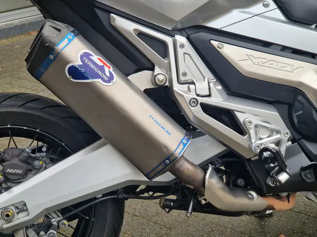 Honda NC 750 X-ADV / LED / TERMIGNONI / TOPKOFFER 2017 Benzine 7