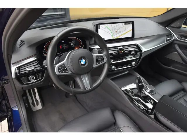 BMW 5 Serie 530i High Executive 2021 Benzine 10