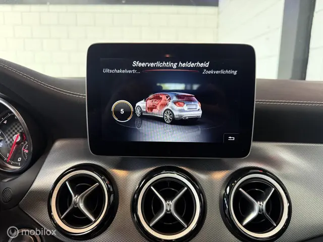 Mercedes-Benz A-Klasse 180 Edition AMG 2018 Benzine 14