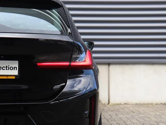 BMW 3 Serie Touring 320e 2023 Hybride Benzine 38