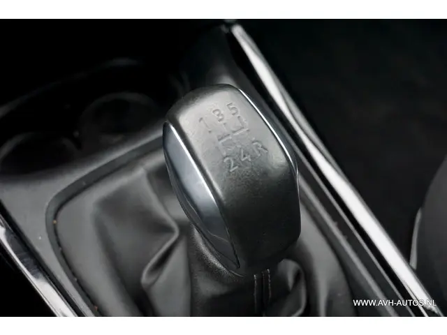 Peugeot 2008 1.2 PureTech Allure 2018 Benzine 17