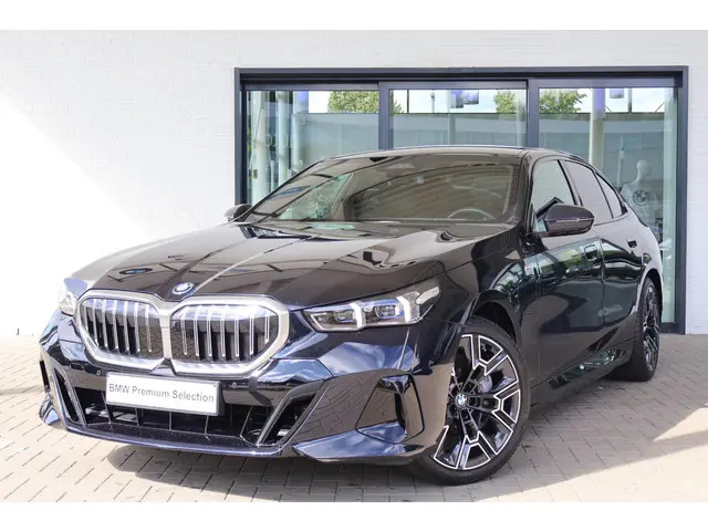 BMW 5 Serie Sedan 550e xDrive 2024 Hybride Benzine 25