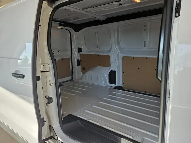 Peugeot Expert 2.0 BlueHDi 145 L2 2024 Diesel 6