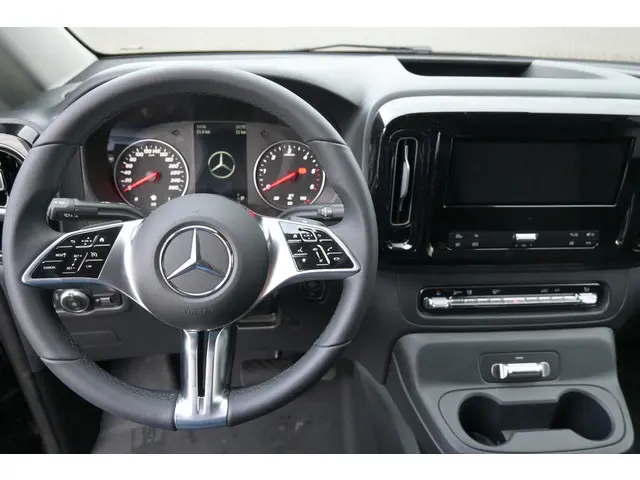 Mercedes-Benz Vito 114 CDI L2 Select 2024 Diesel 13
