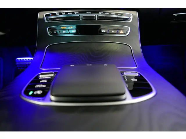 Mercedes-Benz E-Klasse 200 AMG Line 2020 Benzine 26