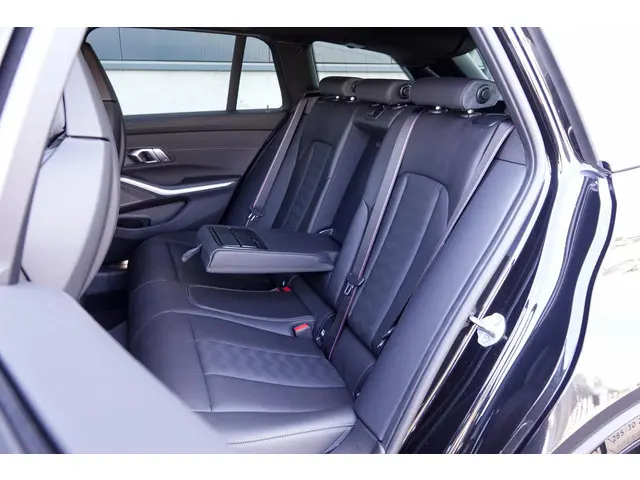 BMW M3 Touring xDrive Competition 2024 Benzine 35