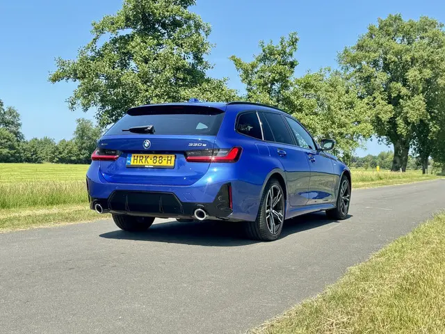 BMW 3 Serie Touring 330e xDrive 2024 Hybride Benzine 28