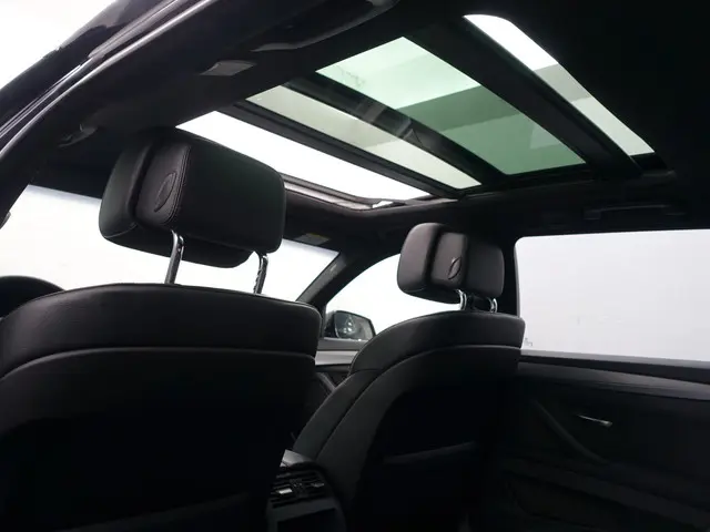 BMW 5 Serie Touring 520i 184Pk M Sport Aut- 2012 Benzine 26