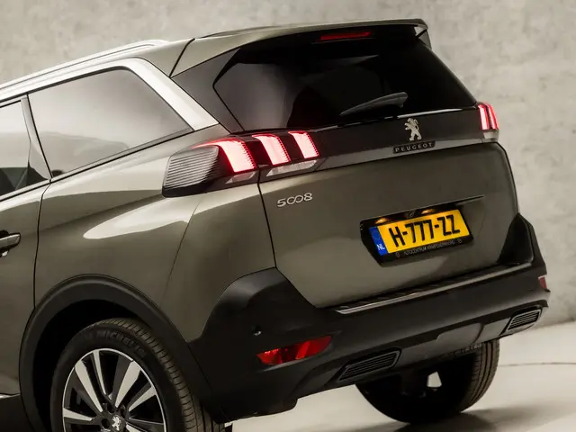 Peugeot 5008 1.2 PureTech Sport 7 Persoons 2020 Benzine 14