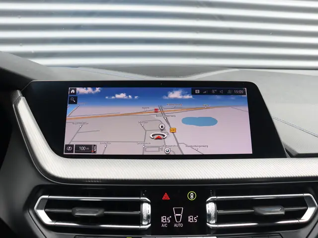 BMW 1 Serie 5-deurs M135i xDrive 2019 Benzine 22