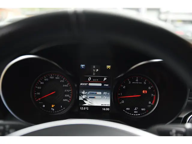 Mercedes-Benz GLC AMG 63 S 4MATIC+ 2018 Benzine 29