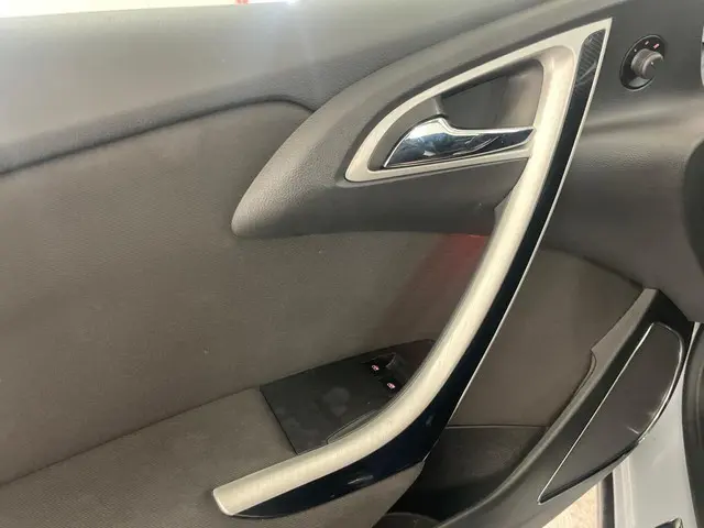 Opel Astra GTC 1.4 Turbo Sport 2013 Benzine 17