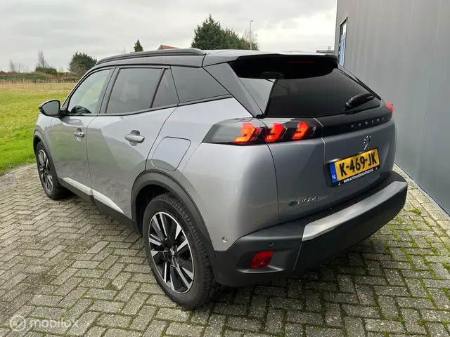 Peugeot e-2008 EV GT 50 kWh 2020 Elektrisch 3