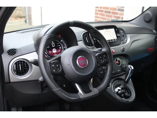 Fiat 500 1.2 S * Automaat / Half-leder / Navi * 2018 Benzine 11