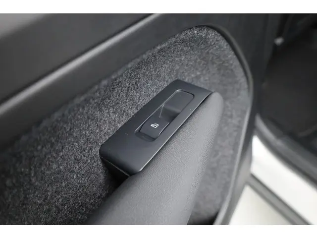 Volvo XC40 2.0 B3 Ultra Dark 2025 Hybride Benzine 38