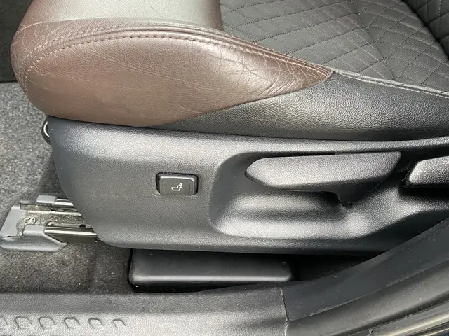 Toyota C-HR 1.8 Hybrid Executive 2018 Hybride Benzine 14