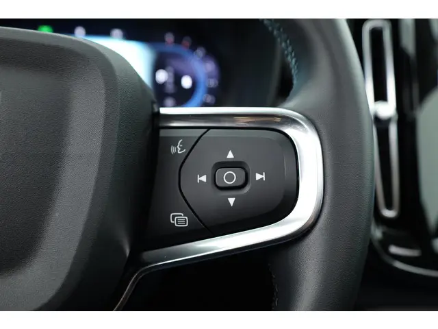 Volvo XC40 2.0 B3 Ultra Dark 2025 Hybride Benzine 17