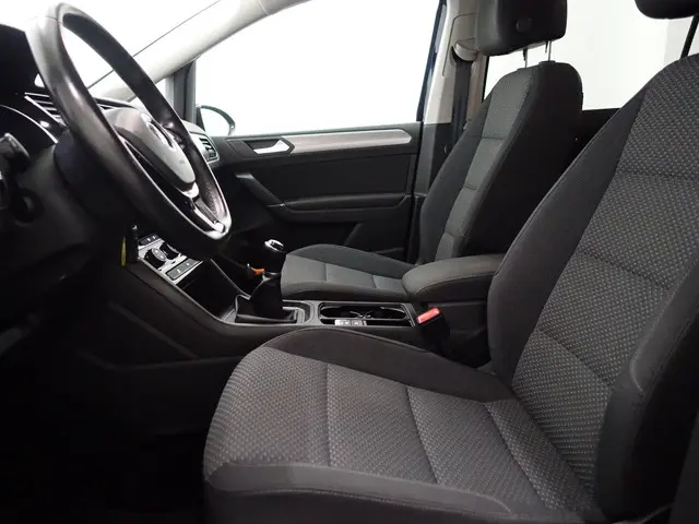 Volkswagen Touran 1.2 TSI Highline- 2018 Benzine 18