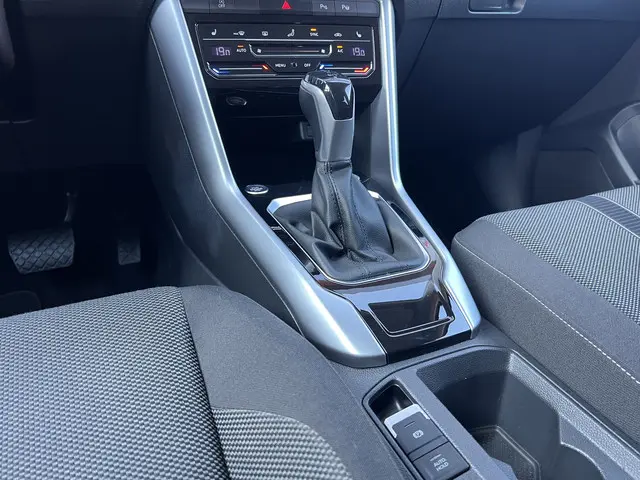 Volkswagen T-Roc 1.5 TSI Life Business 2024 Benzine 26