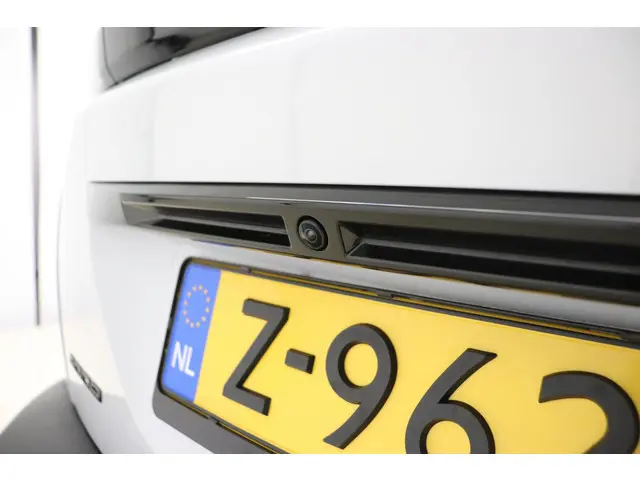 Peugeot 2008 1.2 PureTech 100 Allure 2024 Benzine 14