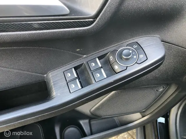 Ford Kuga 2.5 PHEV ST-Line 2023 Hybride Benzine 12