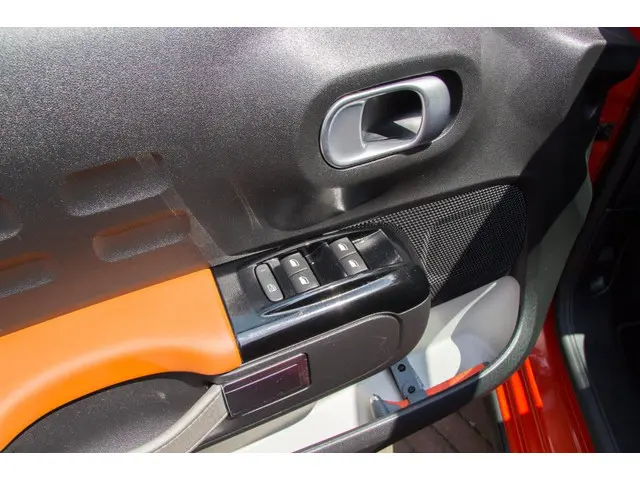 Citroën C3 1.2 PureTech Shine NWE DIST.RIEM 2017 Benzine 6