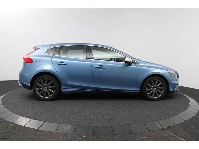 Volvo V40 2.0 D2 R-Design 2016 Diesel 33