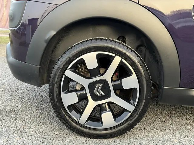 Citroën C4 Cactus 1.2 PureTech Shine 2015 Benzine 32