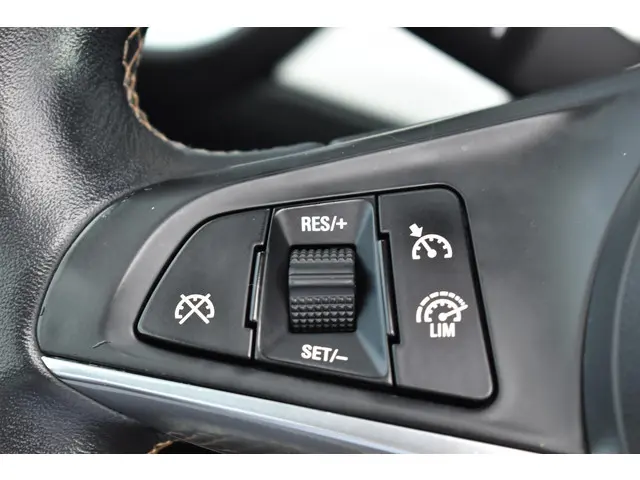 Opel ADAM 1.0 Turbo Rocks 2015 Benzine 9