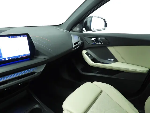 BMW 1 Serie 120 2025 Benzine 35