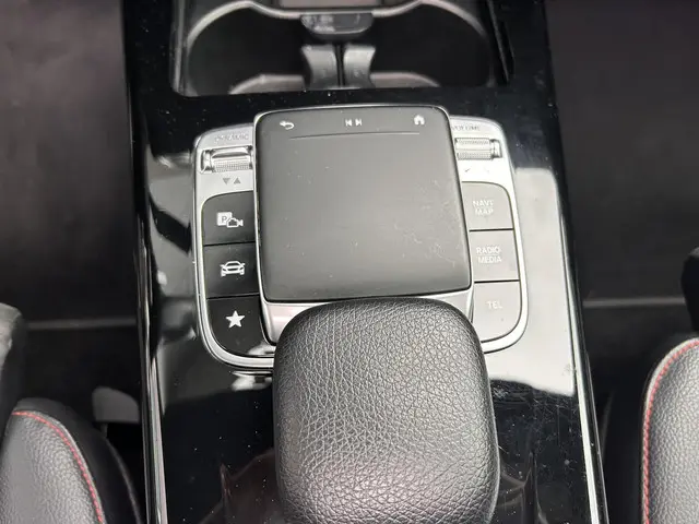 Mercedes-Benz A-Klasse 180 AMG Line 2020 Benzine 17