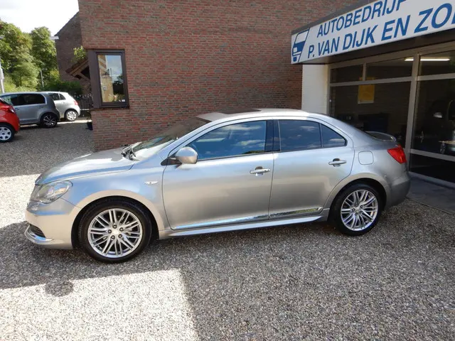 Suzuki Kizashi 2.4 Sport 2013 Benzine 5