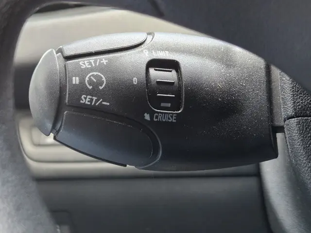 Peugeot 208 1.2 PureTech NAVI TEL PDC CC 2018 Benzine 19