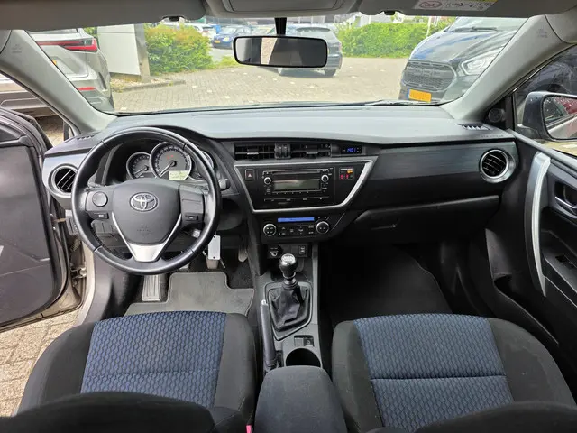 Toyota Auris 1.3 VVT-i 100 PK Now, Trekhaak 2014 Benzine 9