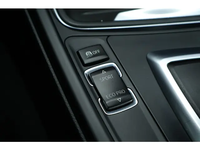 BMW 3 Serie Gran Turismo 320i Executive 2015 Benzine 38