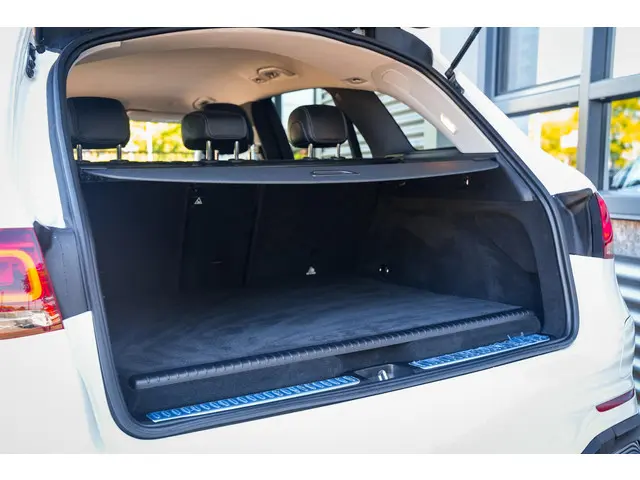 Mercedes-Benz GLC 300e 4MATIC 2021 Hybride Benzine 27