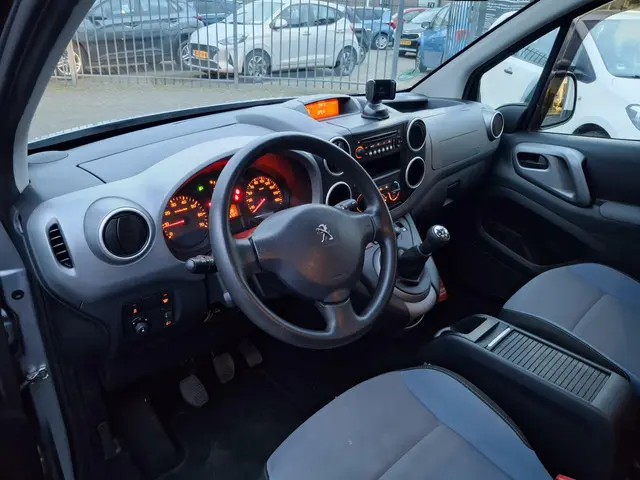 Peugeot Partner Tepee 1.2 PureTech Active 2016 Benzine 24
