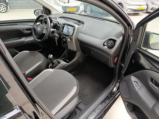 Toyota Aygo 1.0 VVT-i x-play 2021 Benzine 13