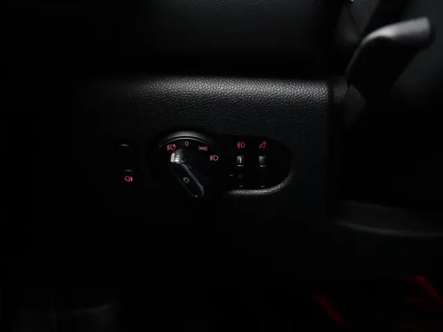 MINI 5-Deurs Cooper 2022 Benzine 30