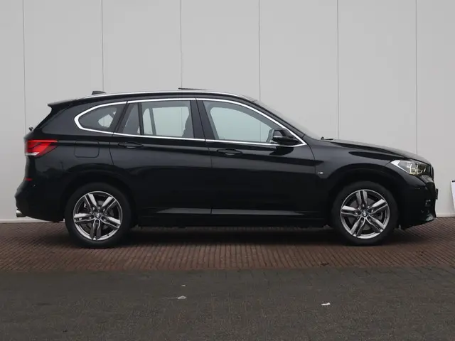BMW X1 sDrive20i High Executive Edition 2021 Benzine 7